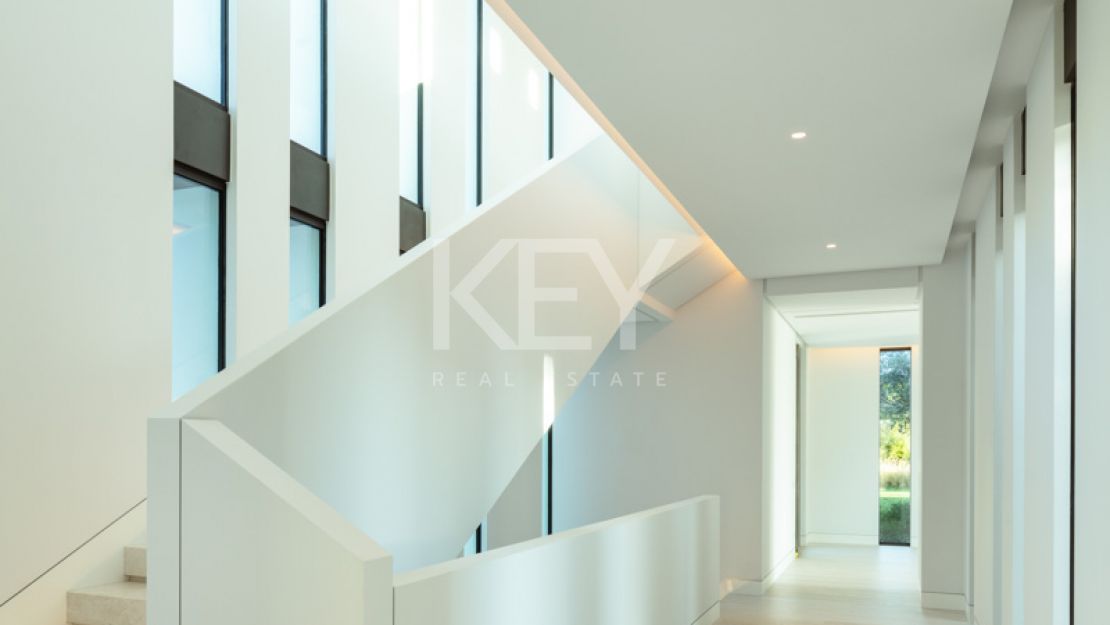 Elevated design Villa in La Reserva del Alcuzcuz, Benahavis