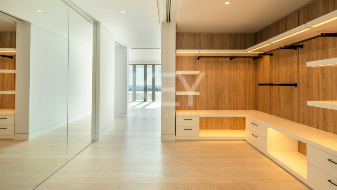 Elevated design Villa in La Reserva del Alcuzcuz, Benahavis