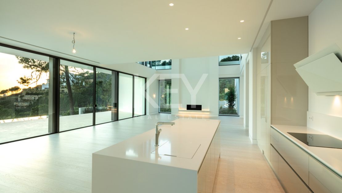 Elevated design Villa in La Reserva del Alcuzcuz, Benahavis