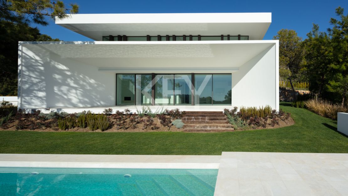 Elevated design Villa in La Reserva del Alcuzcuz, Benahavis