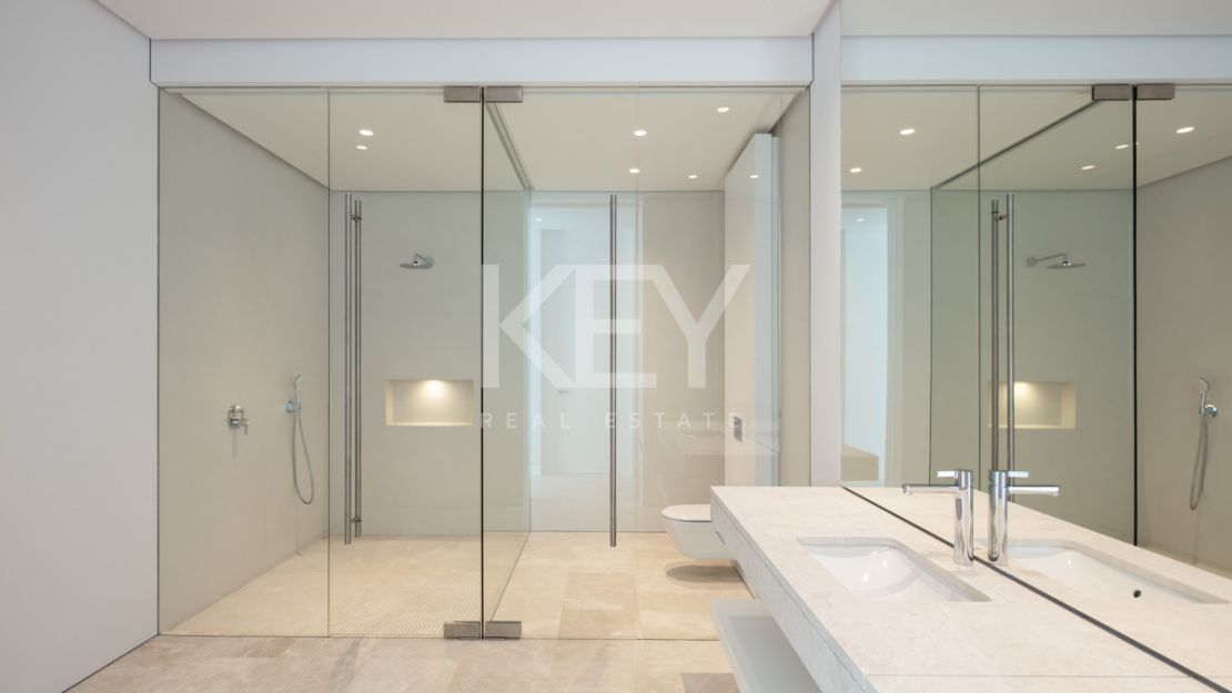 Elevated design Villa in La Reserva del Alcuzcuz, Benahavis