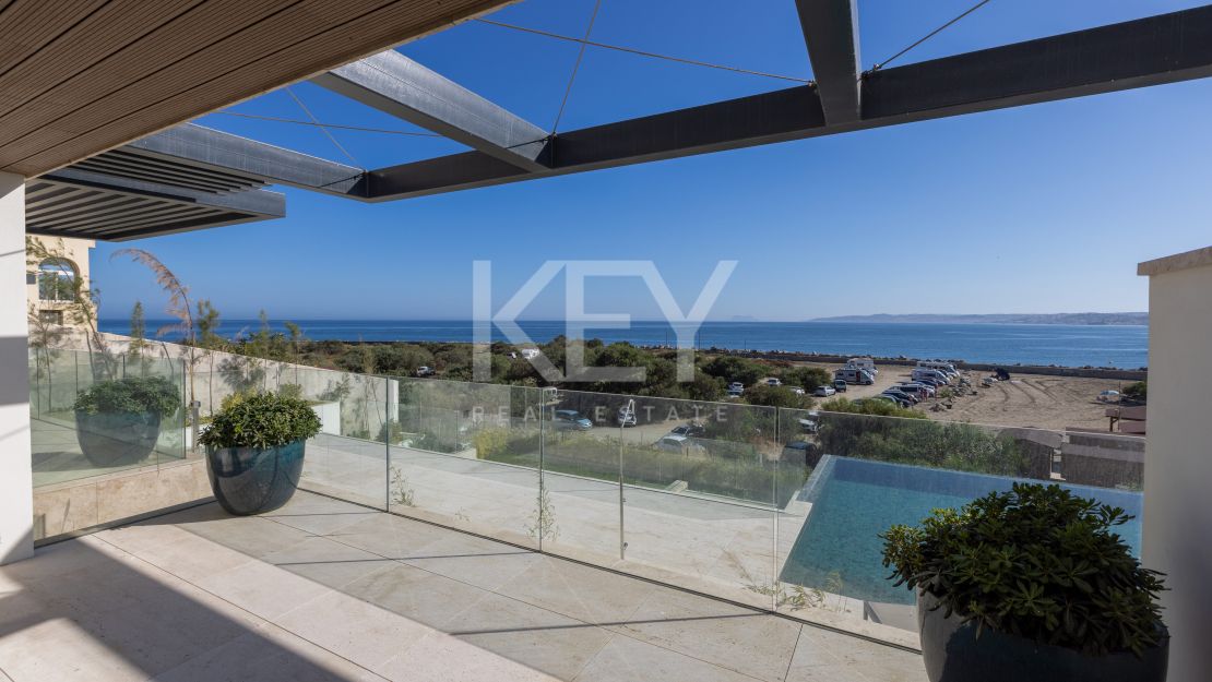 Роскошный пентхаус на первой линии моря в Эстепоне