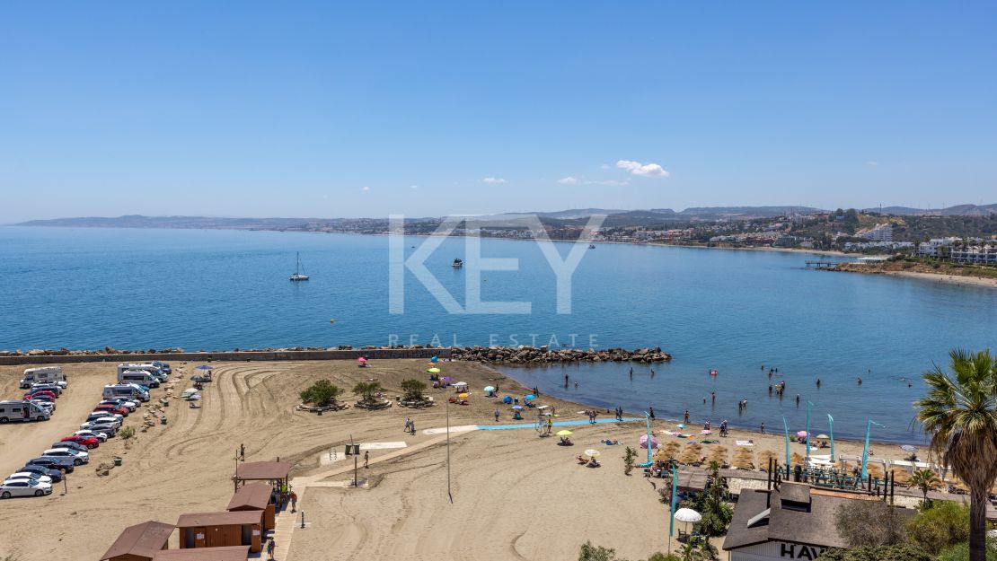 Роскошный пентхаус на первой линии моря в Эстепоне