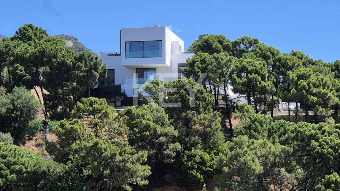 Панорамные виды на море: современная вилла с полной приватностью в Монте Майор, Бенахавис