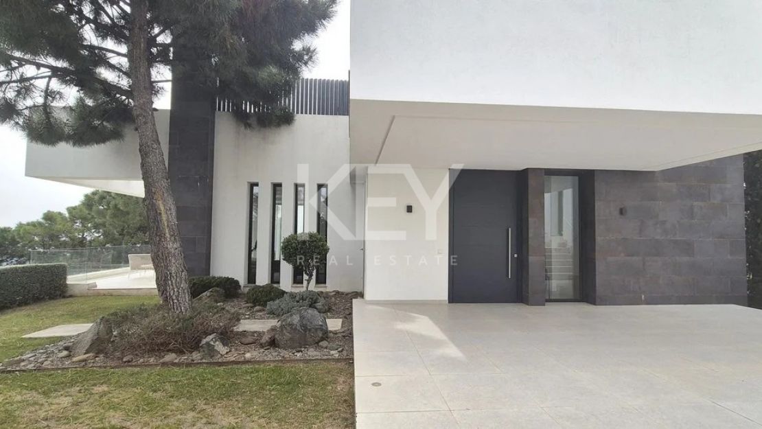 Панорамные виды на море: современная вилла с полной приватностью в Монте Майор, Бенахавис