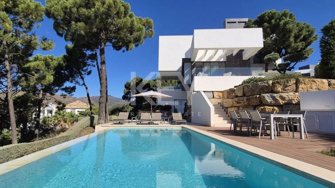 Панорамные виды на море: современная вилла с полной приватностью в Монте Майор, Бенахавис