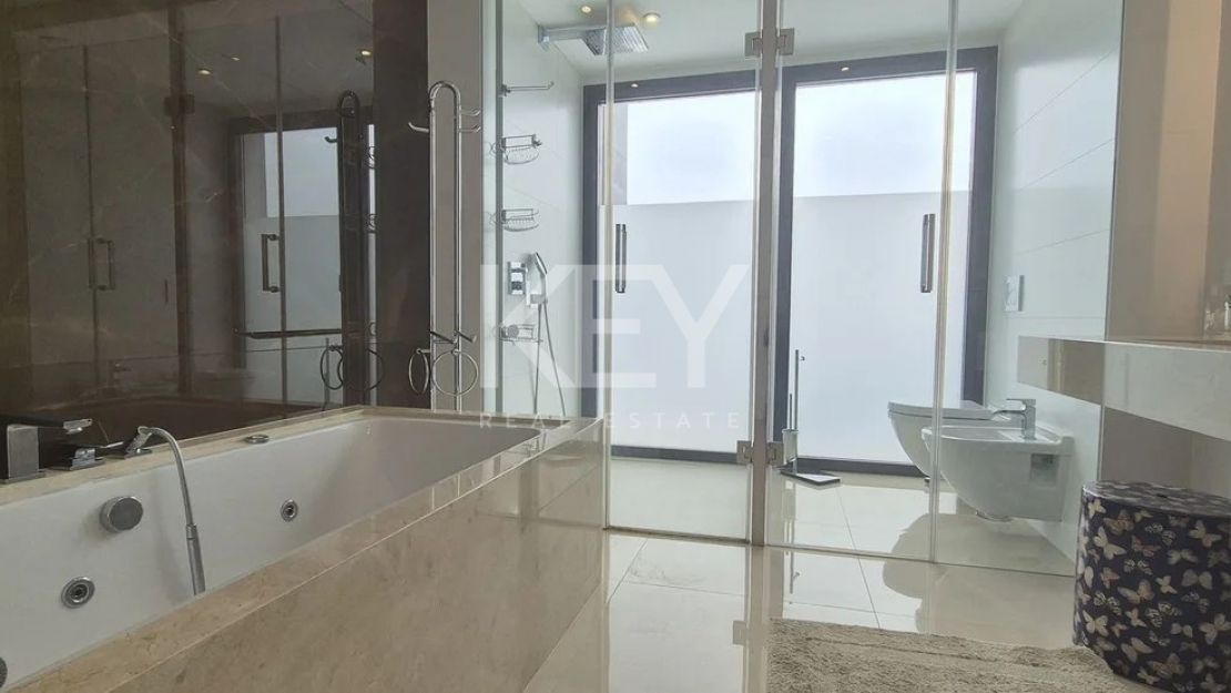 Панорамные виды на море: современная вилла с полной приватностью в Монте Майор, Бенахавис