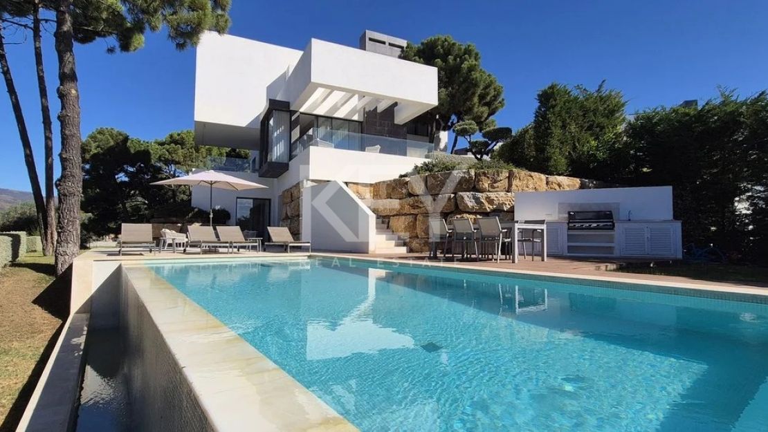 Панорамные виды на море: современная вилла с полной приватностью в Монте Майор, Бенахавис