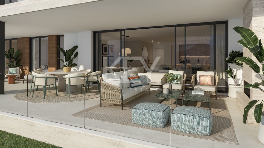 Роскошный двухуровневый пентхаус с видом на море и горы в закрытом жилом комплексе рядом с Золотой Милей Марбельи