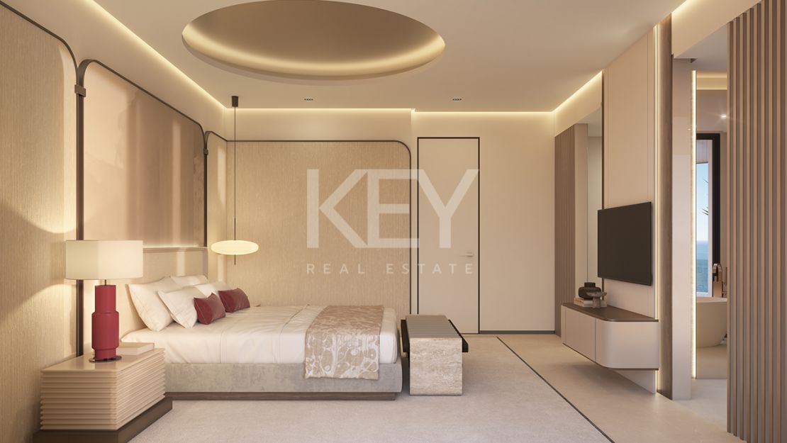 Lujosa villa pareada situada en primera línea de playa en Las Chapas, Marbella