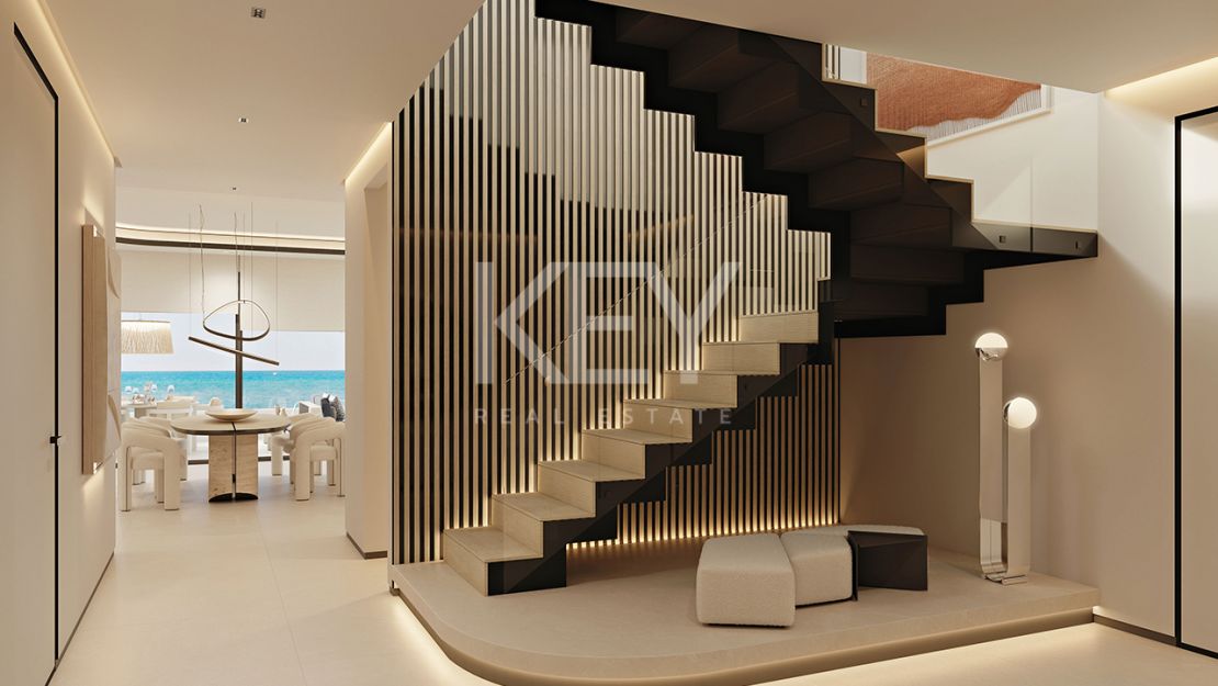 Lujosa villa pareada situada en primera línea de playa en Las Chapas, Marbella