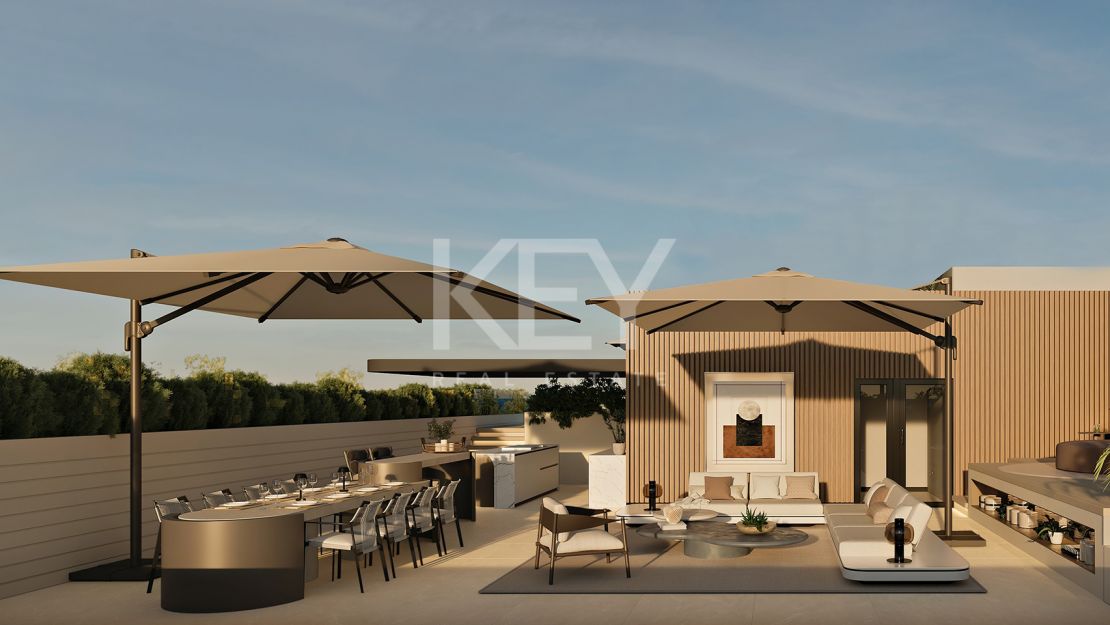 Lujosa villa pareada situada en primera línea de playa en Las Chapas, Marbella