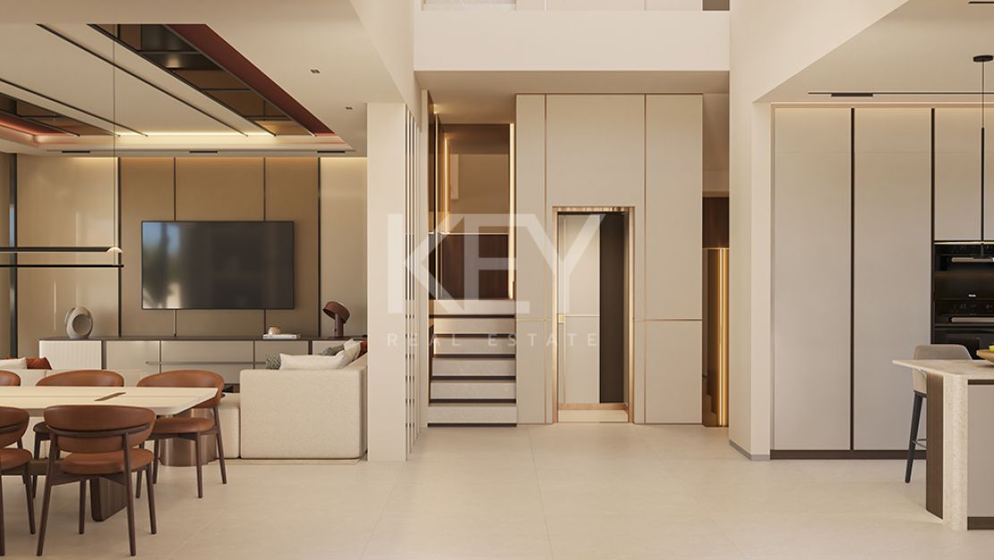 Lujosa villa pareada situada en primera línea de playa en Las Chapas, Marbella