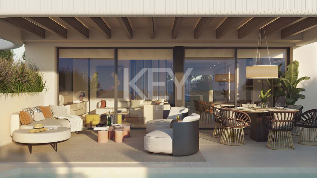 Lujosa villa pareada situada en primera línea de playa en Las Chapas, Marbella