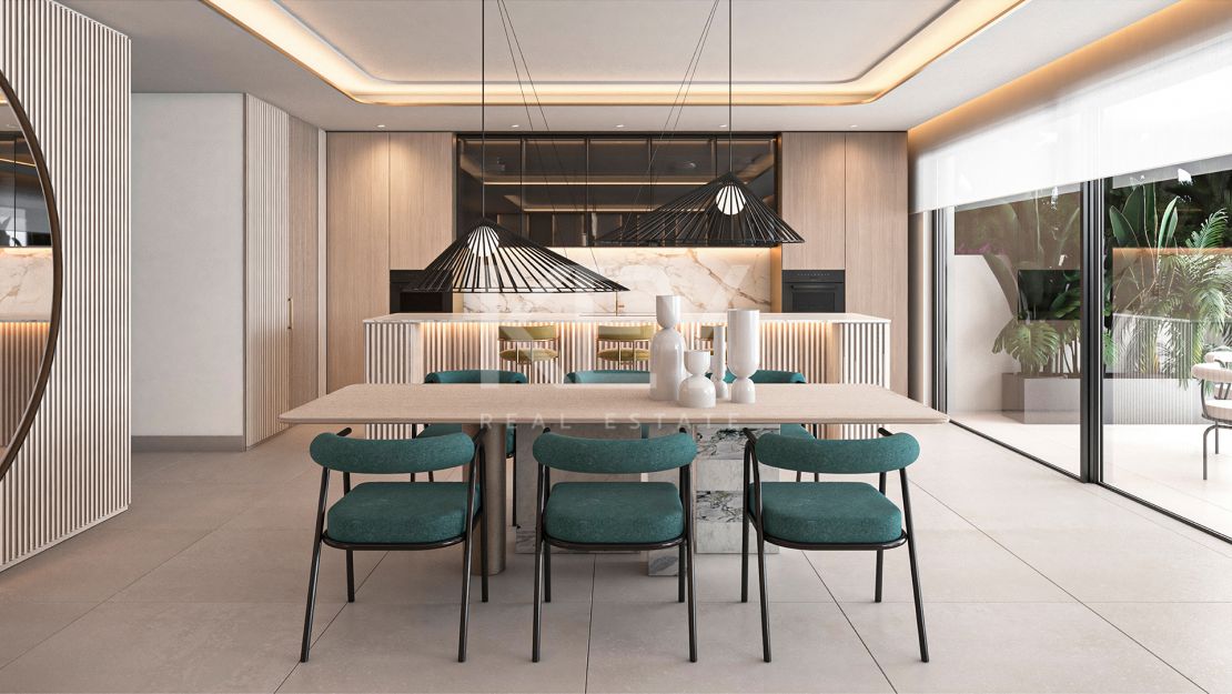 Lujosa villa pareada situada en primera línea de playa en Las Chapas, Marbella