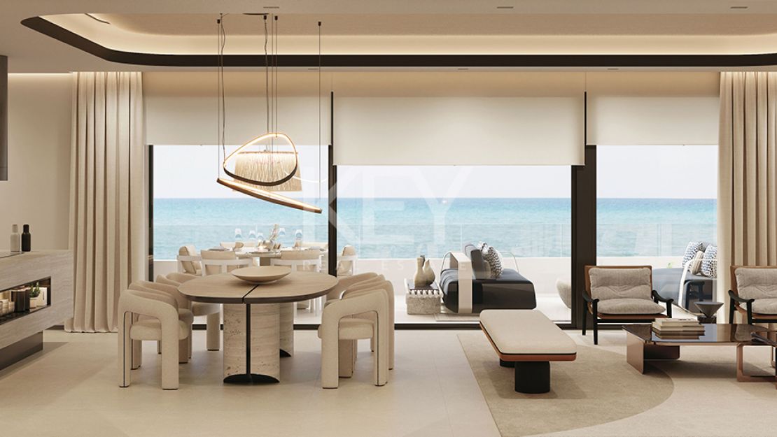 Lujosa villa pareada situada en primera línea de playa en Las Chapas, Marbella