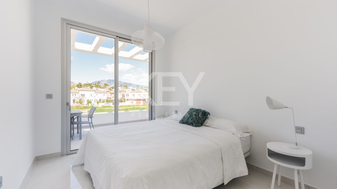 Nuevo ático de marca para alquiler a largo plazo en New Golden Mile