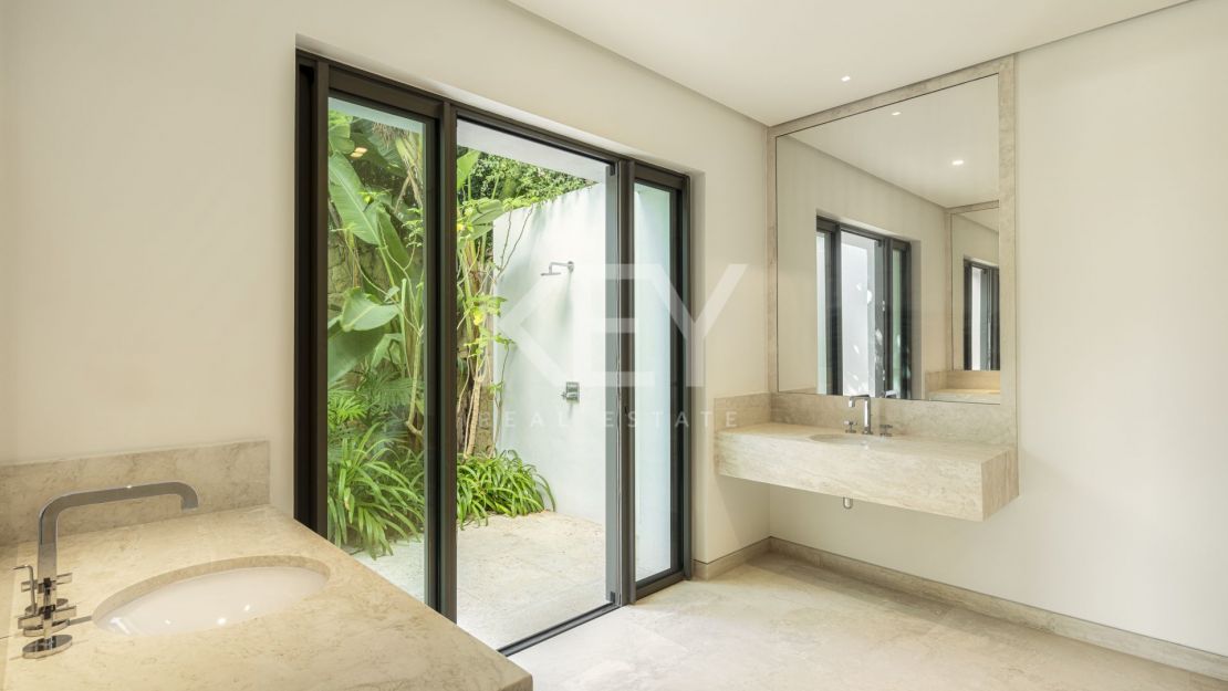 Impressive villa in exclusive area in Finca Cortesin, Casares