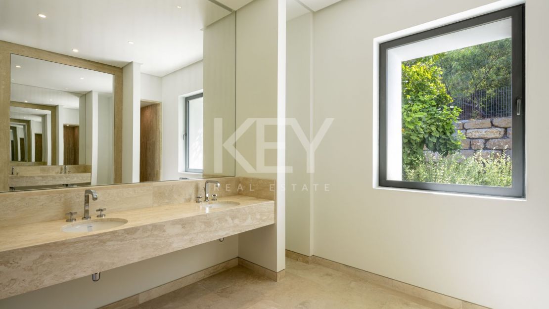 Impressive villa in exclusive area in Finca Cortesin, Casares