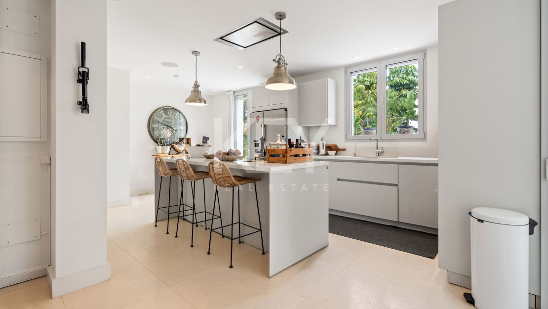 Villa contemporánea junto a la playa - a pasos del mar y Puerto Banús en Cortijo Blanco