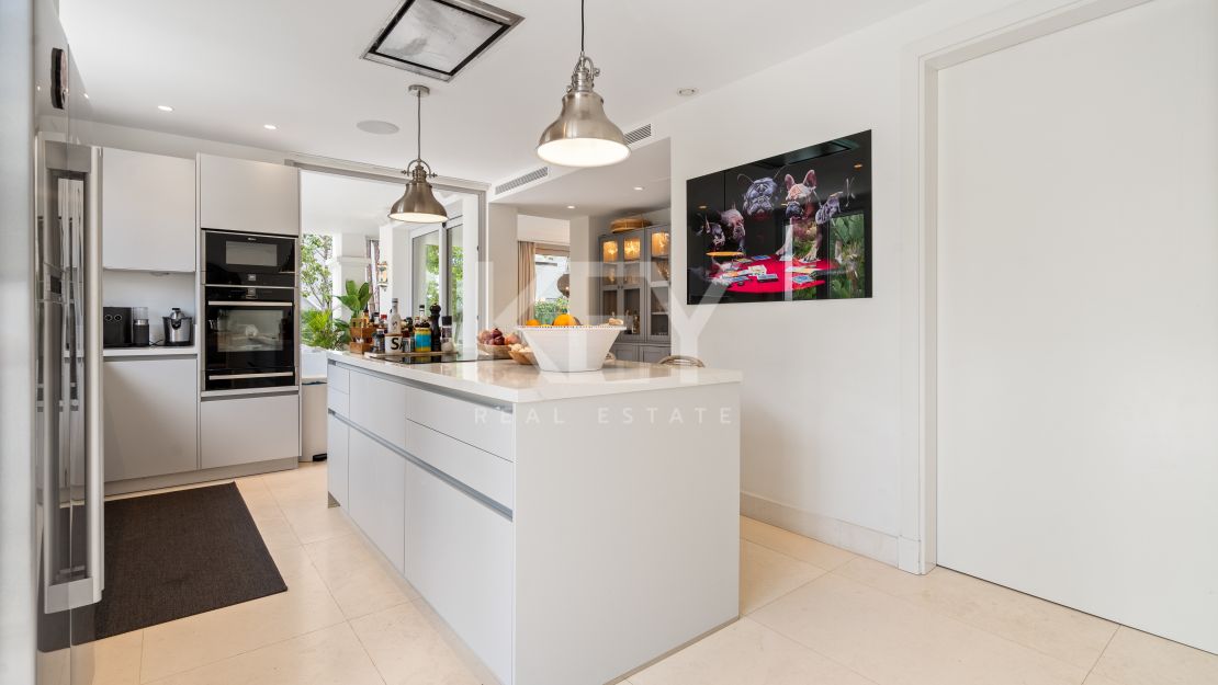 Villa contemporánea junto a la playa - a pasos del mar y Puerto Banús en Cortijo Blanco