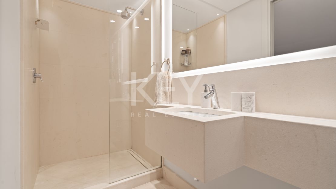 Villa contemporánea junto a la playa - a pasos del mar y Puerto Banús en Cortijo Blanco