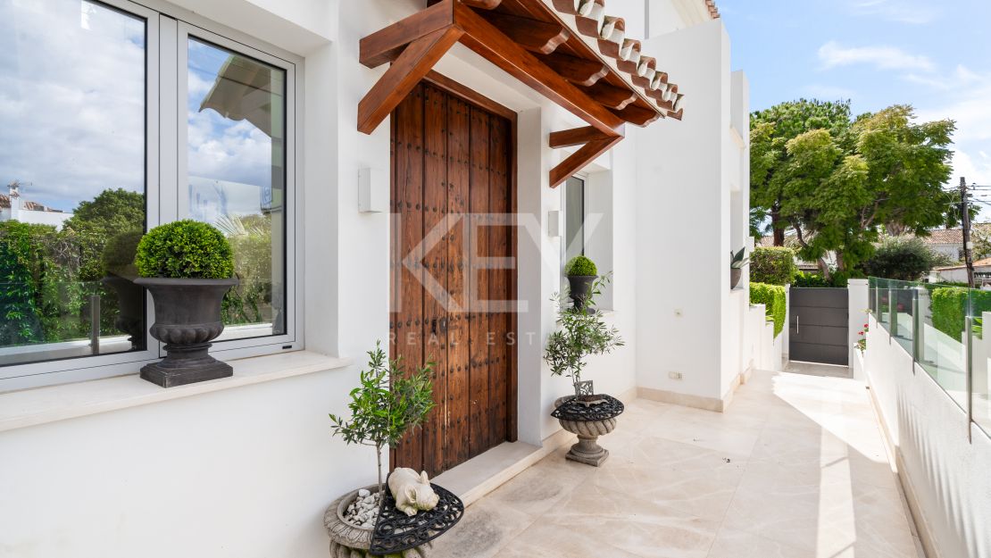 Villa contemporánea junto a la playa - a pasos del mar y Puerto Banús en Cortijo Blanco