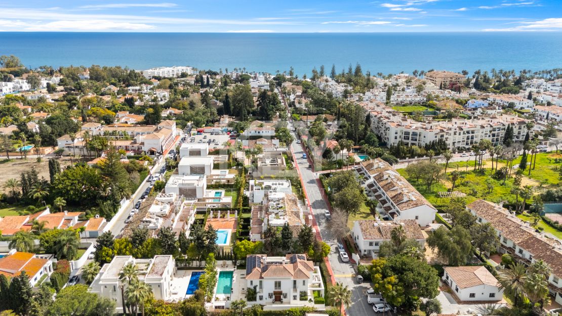 Villa contemporánea junto a la playa - a pasos del mar y Puerto Banús en Cortijo Blanco