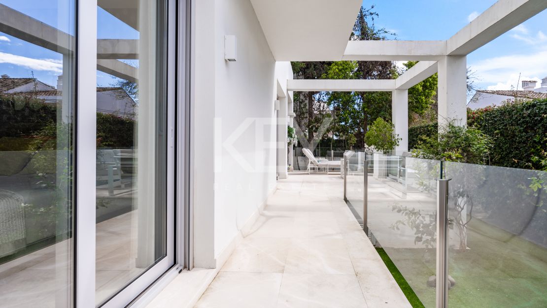 Villa contemporánea junto a la playa - a pasos del mar y Puerto Banús en Cortijo Blanco