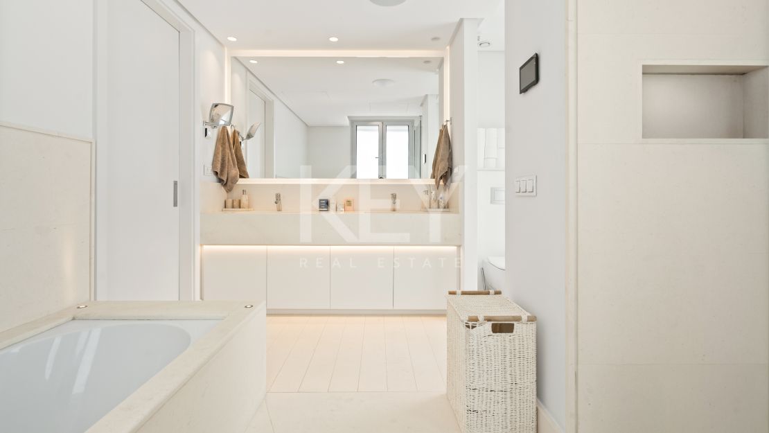 Villa contemporánea junto a la playa - a pasos del mar y Puerto Banús en Cortijo Blanco