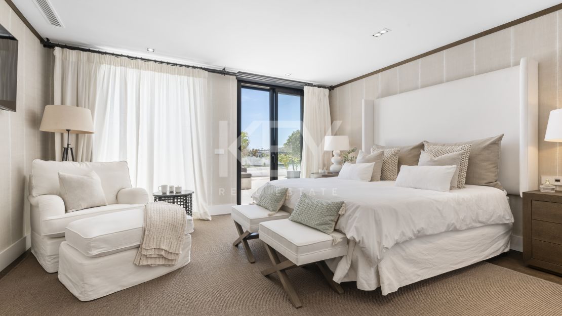 Вилла на первой линии гольфа на продажу в Лос-Наранхос гольф, Нуэва Андалусия