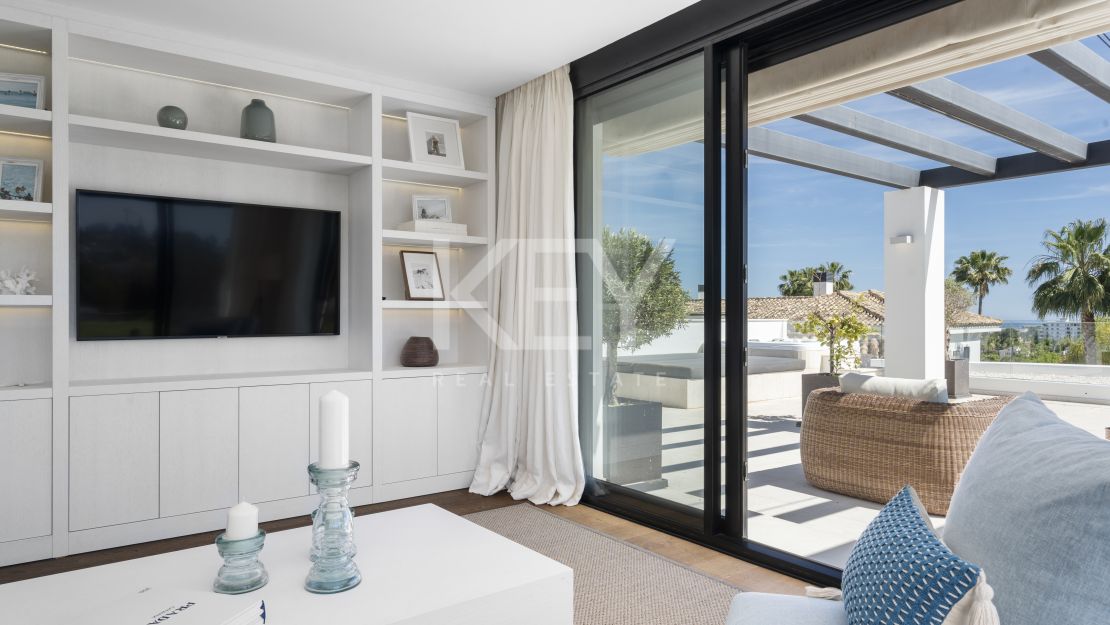 Вилла на первой линии гольфа на продажу в Лос-Наранхос гольф, Нуэва Андалусия