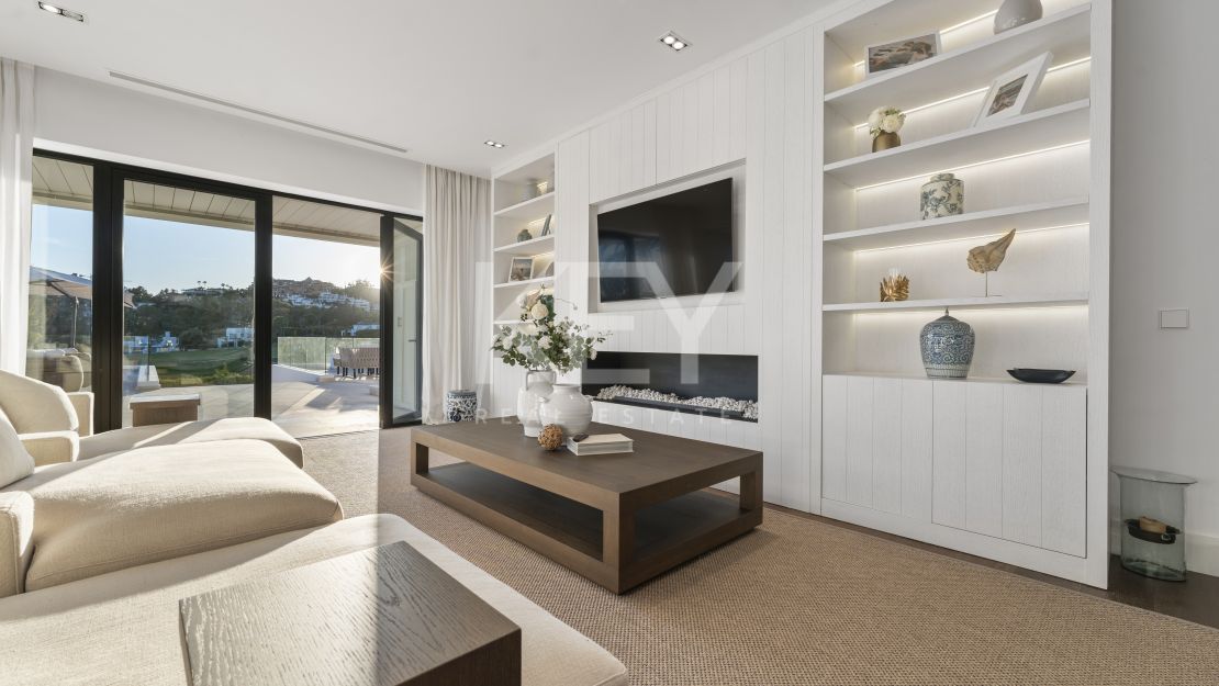 Вилла на первой линии гольфа на продажу в Лос-Наранхос гольф, Нуэва Андалусия