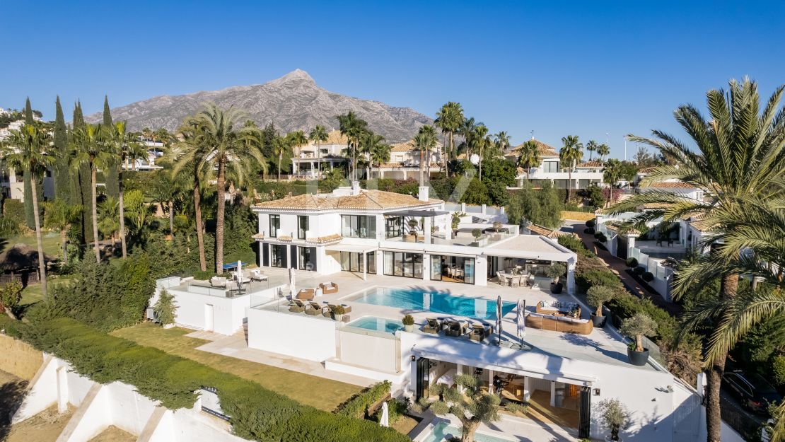 Fantastic 7 bedrooms villa for sale in Los Naranjos, Nueva Andalucia