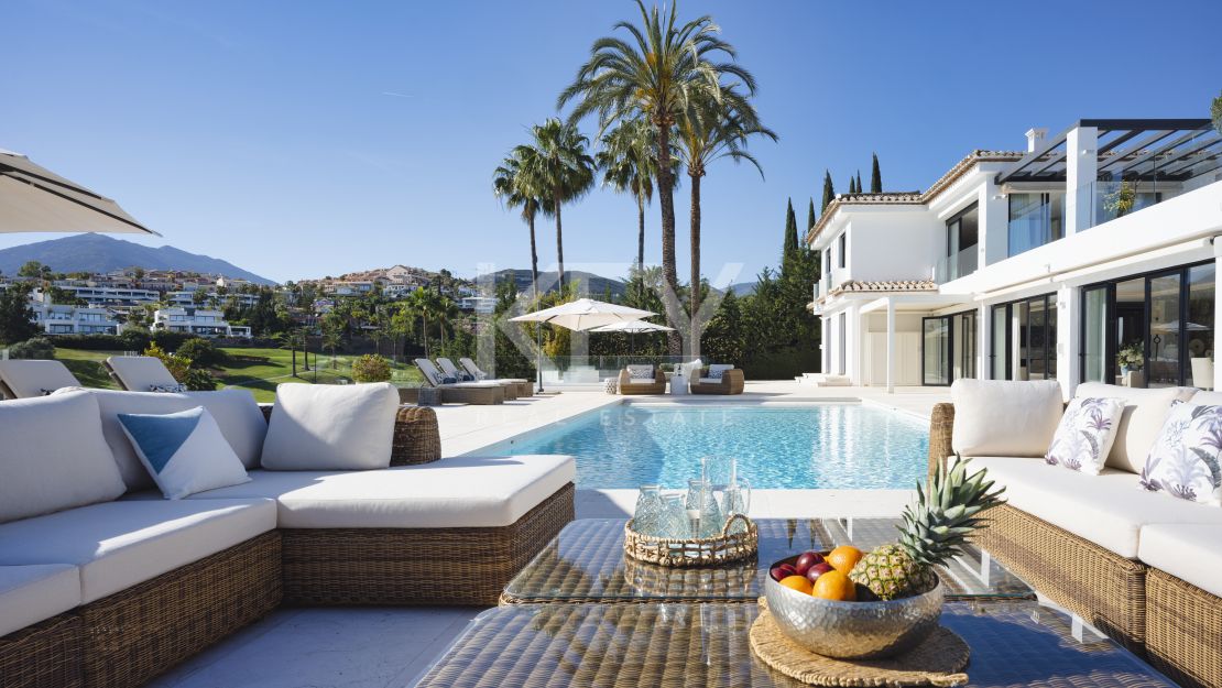 Вилла на первой линии гольфа на продажу в Лос-Наранхос гольф, Нуэва Андалусия
