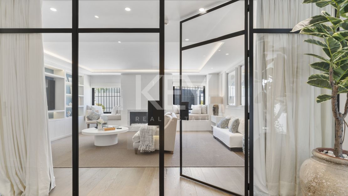 Вилла на первой линии гольфа на продажу в Лос-Наранхос гольф, Нуэва Андалусия