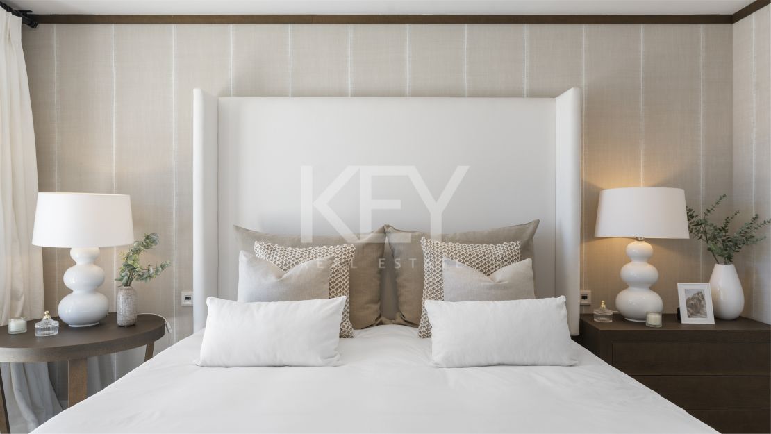 Вилла на первой линии гольфа на продажу в Лос-Наранхос гольф, Нуэва Андалусия