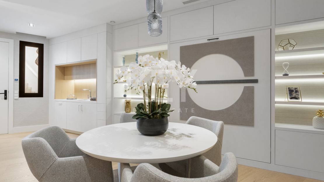 Вилла на первой линии гольфа на продажу в Лос-Наранхос гольф, Нуэва Андалусия