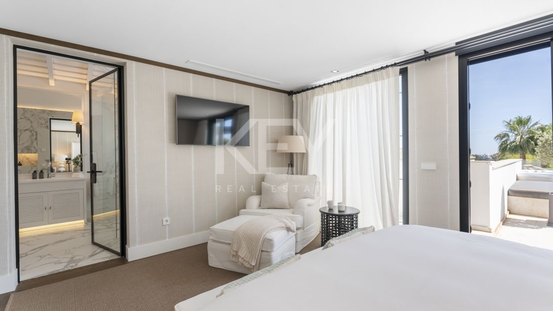 Вилла на первой линии гольфа на продажу в Лос-Наранхос гольф, Нуэва Андалусия