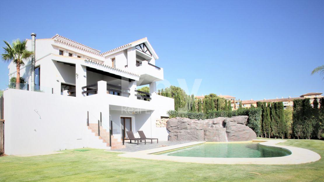 Contemporary family villa in La Resina Golf, Estepona