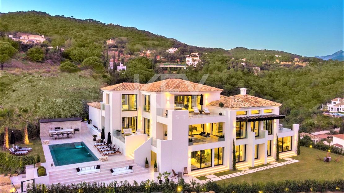 Villa a estrenar con impresionantes vistas al mar en El Madroñal, Benahavis