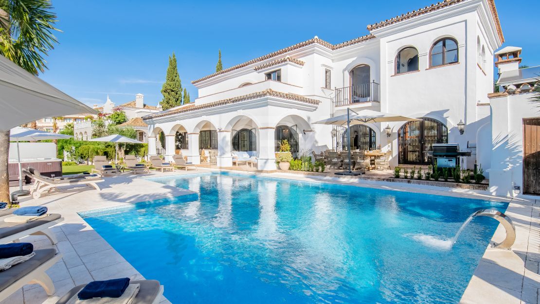 Villa Violetta: A Spacious Villa for Short-Term Rental in Santa Maria Golf, Marbella
