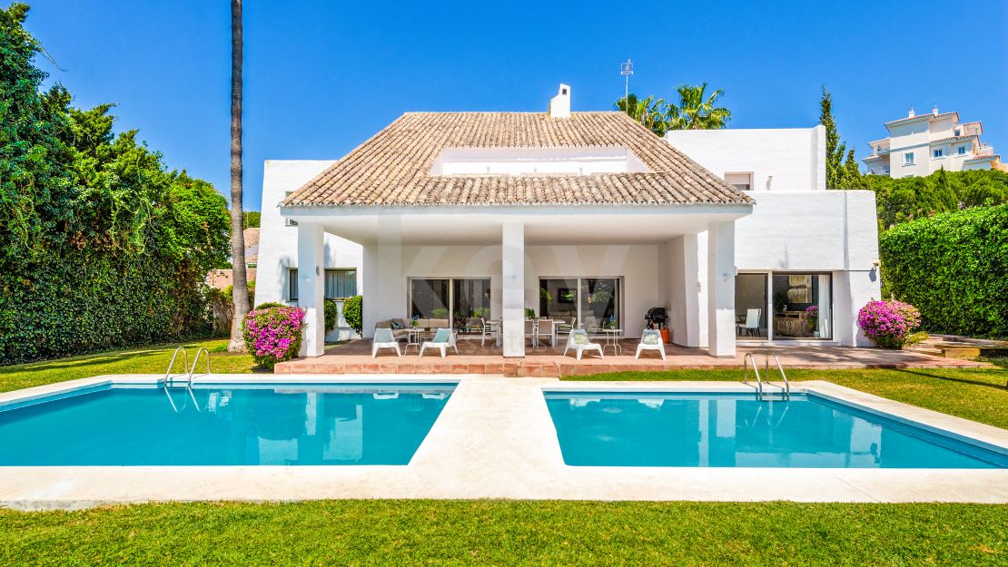Villa within walking distance to the beach in Puerto Banús, Marbella