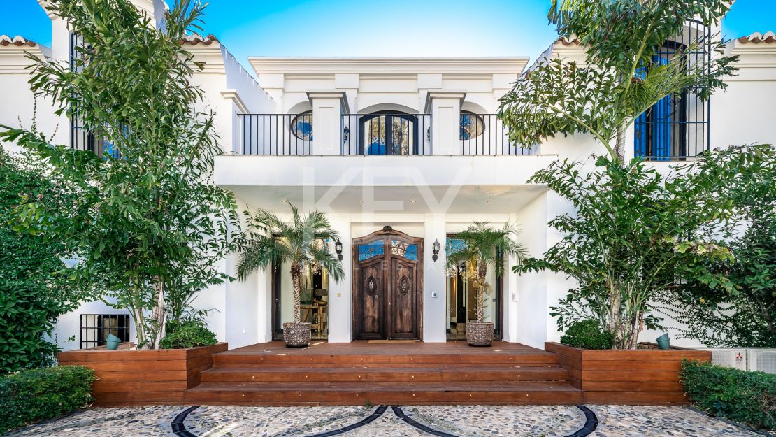 Exquisite Villa for Short-Term Rentals with Prime Location near Beach and Puerto Banus