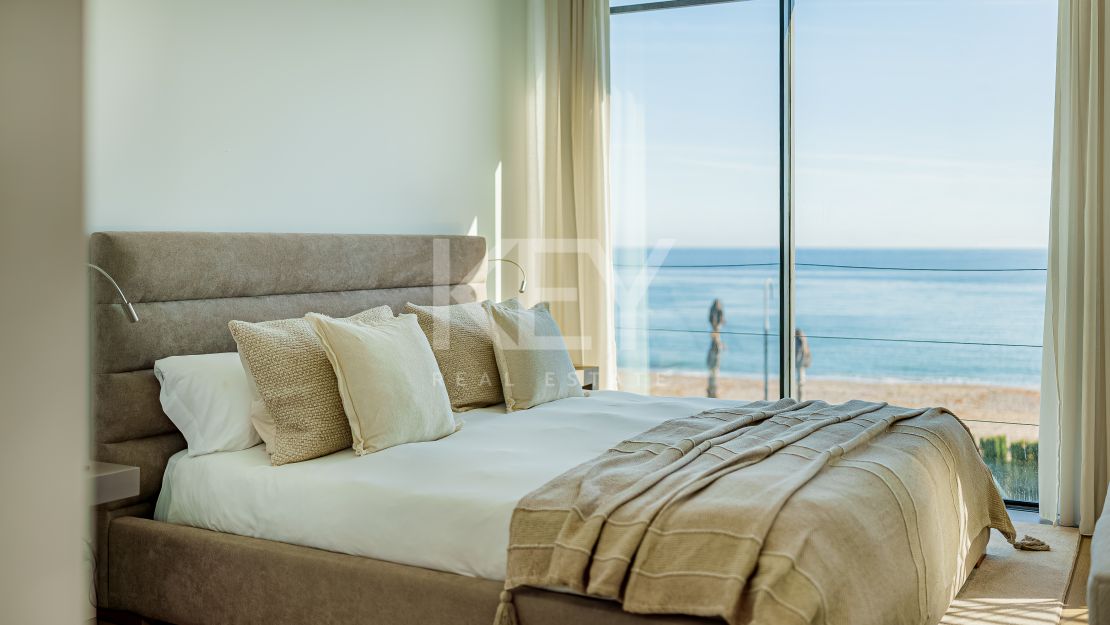 Modern villa in frontline beach New Golden Mile, Estepona