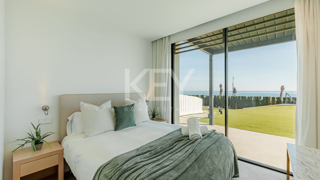 Modern villa in frontline beach New Golden Mile, Estepona