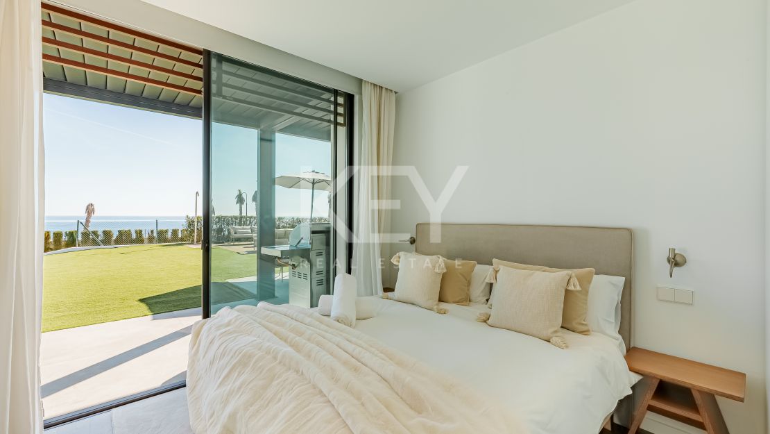 Modern villa in frontline beach New Golden Mile, Estepona
