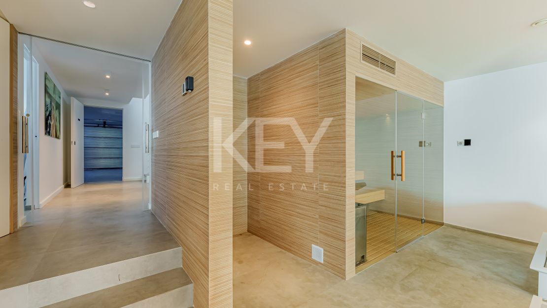 Modern villa in frontline beach New Golden Mile, Estepona