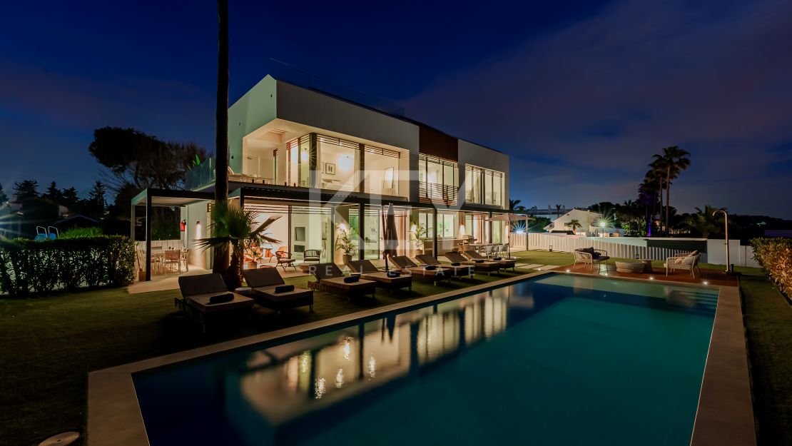 Modern villa in frontline beach New Golden Mile, Estepona