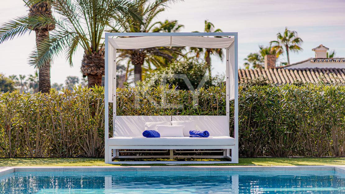 Modern villa in frontline beach New Golden Mile, Estepona